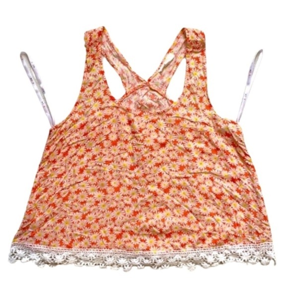 Introducing "Mine": A Bohemian California Crop Top in Small‎ Floral Design - Picture 1 of 3